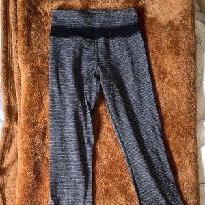 Size 2 lululemon wunder under leggings